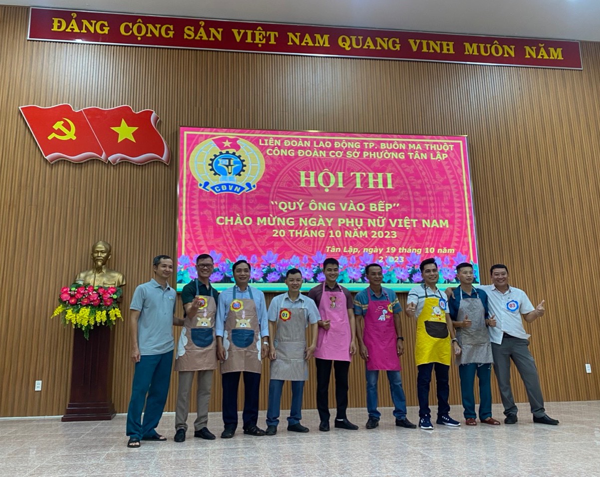 nam vào bếp